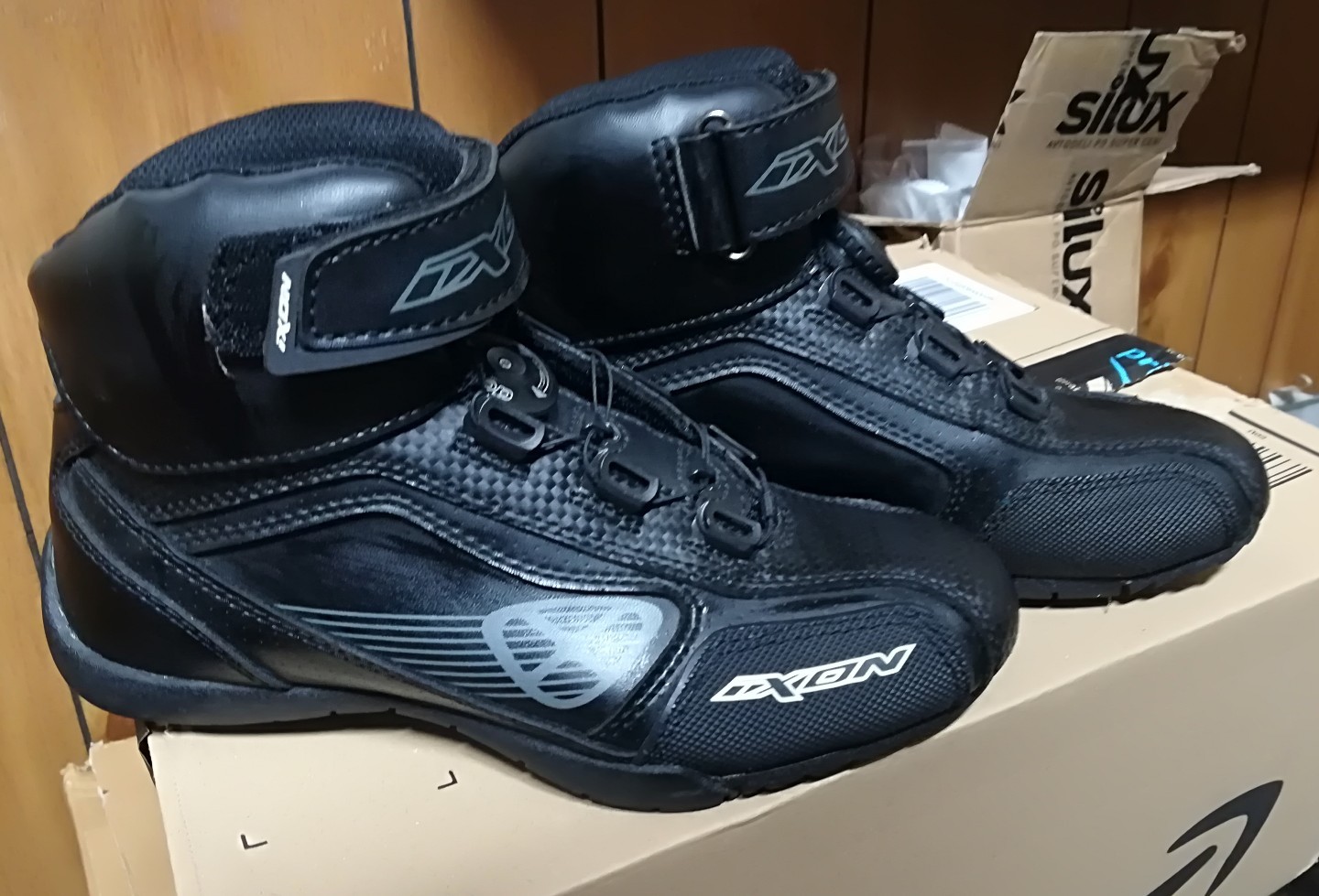 Vendo un paio di scarpe moto IXON ASSAULT