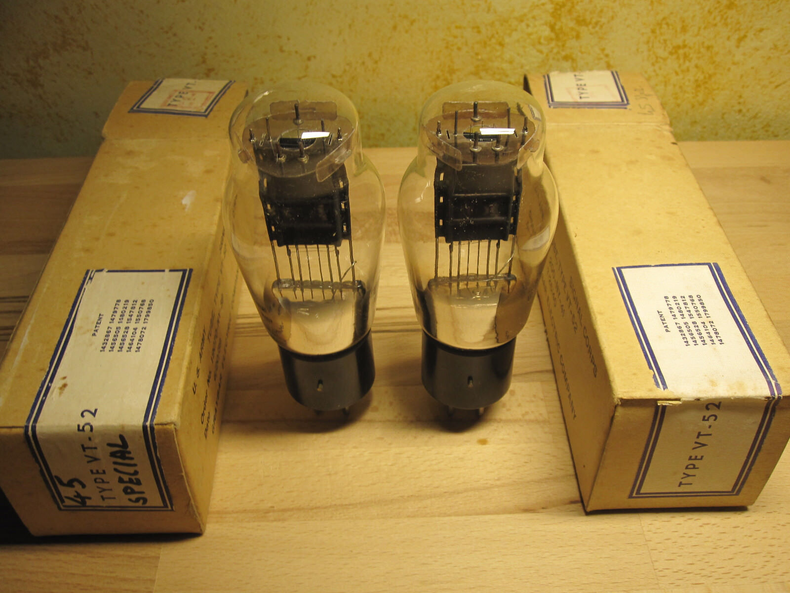 VT52 VACUUM TUBE PAIR WESTERN ELECTRIC 45 SPECIAL NOS NIB STEREO