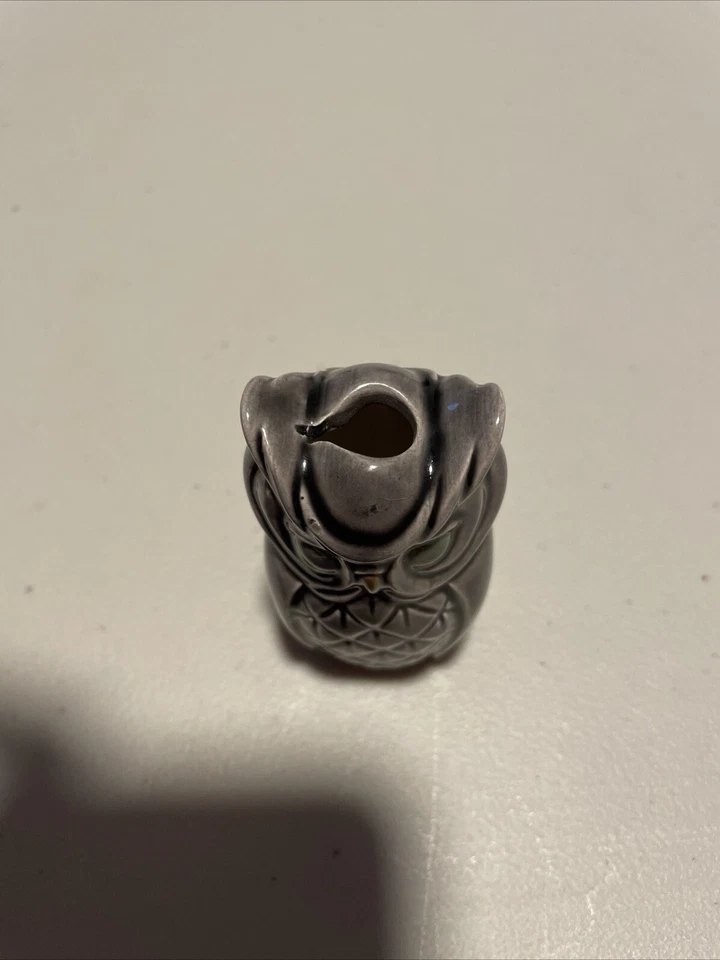 Cerámica Gris Tierra Tono Tierra OWL Ojos Verdes 3" X 1.5" Por Favor Lea la Descripción* Foto 3 de 4