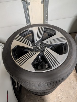 Audi E-tron SUV 21'' Prestige Wheels and Continental Tires 4KE601025AC