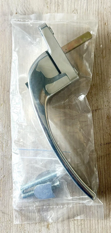 Cranked Espag Right Hand 30mm spindle UPVC Chrome Window Handle Key Locking - Image 2 of 3