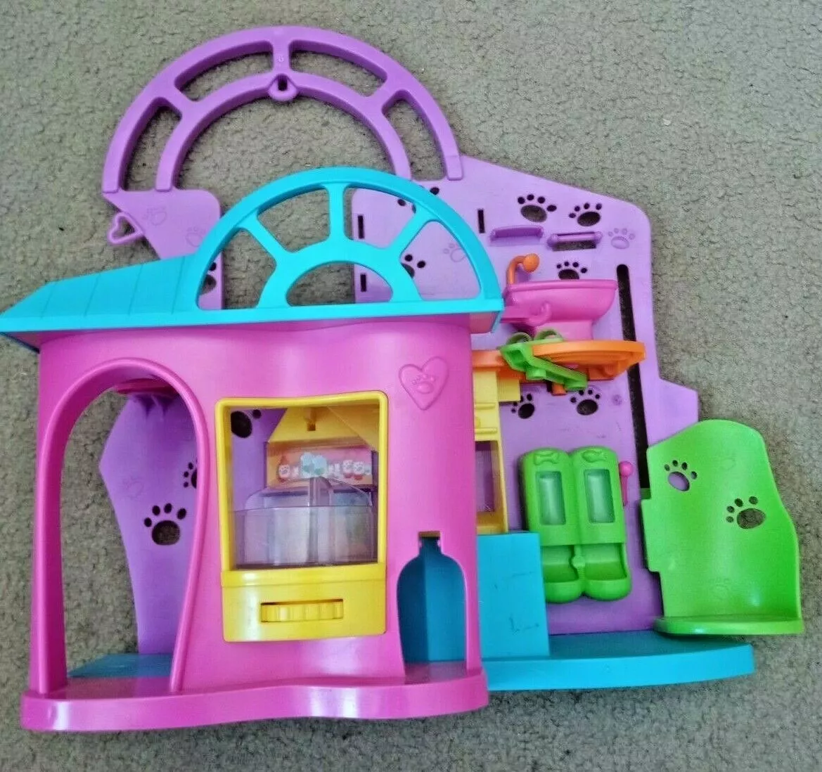 Polly Pocket Playtime Pet Shop playset (Brazilian version, 2012