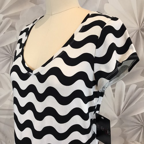 Energie Top JR Black White Chevron Top Blouse Pullover Sz XL NWT Scoop Neck - Picture 2 of 9
