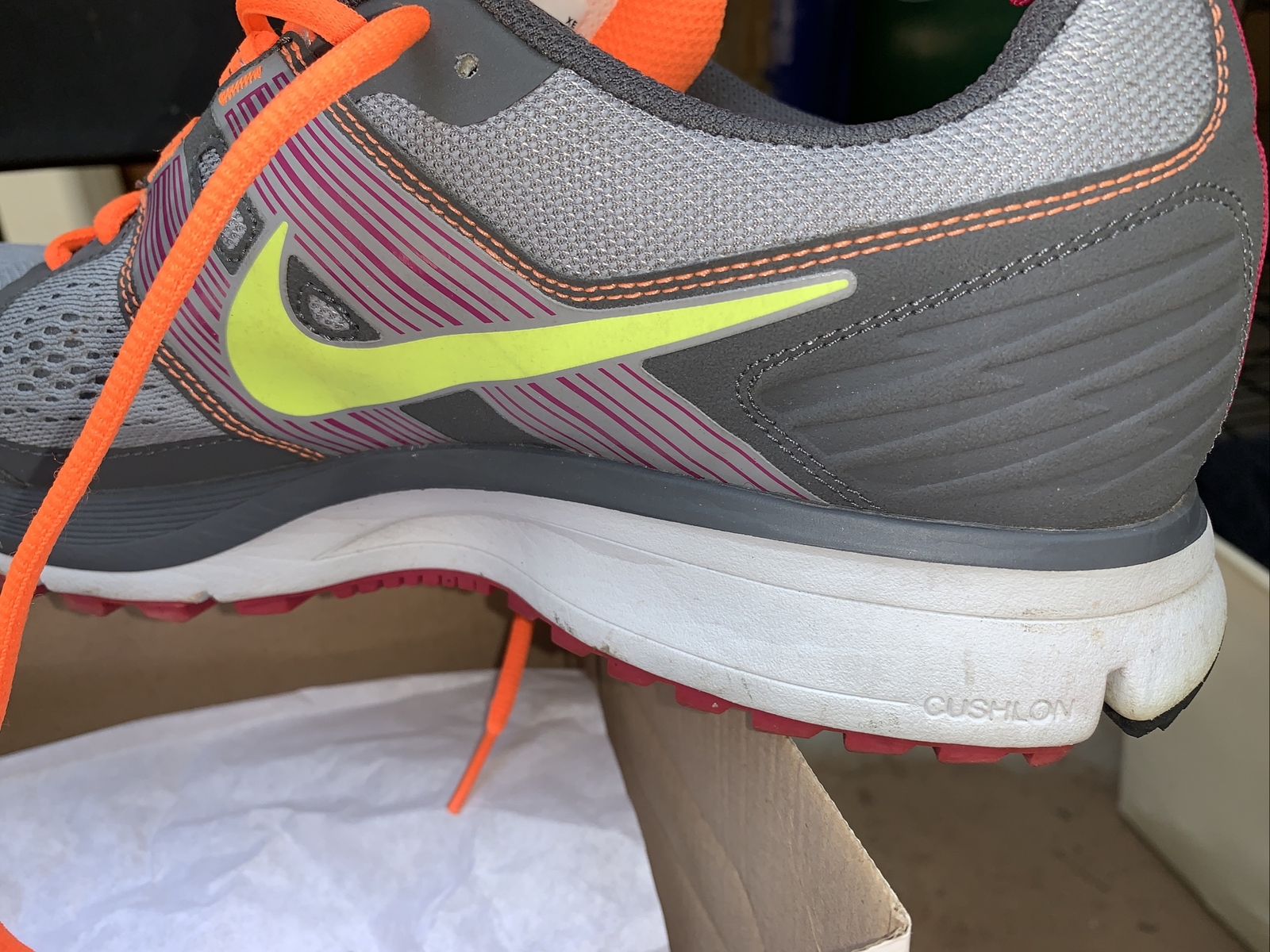 SAOLA Scarpa da corsa NIKE donna running taglia 11 trail 29 fit suola