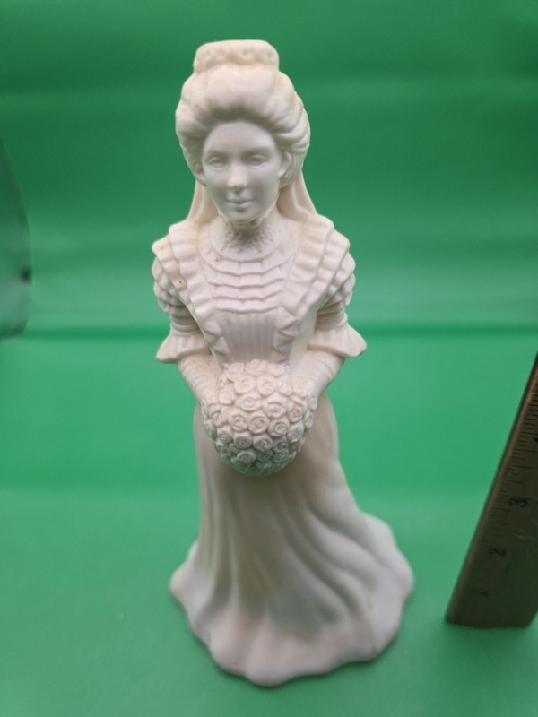 Vintage Avon "Bridal Moments" cologne decanter 1970's