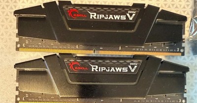 G.SKILL Ripjaws V 32GB (2x16GB) DDR4-3200 DIMM RAM XMP F4-3200C16D-32GVK Kit