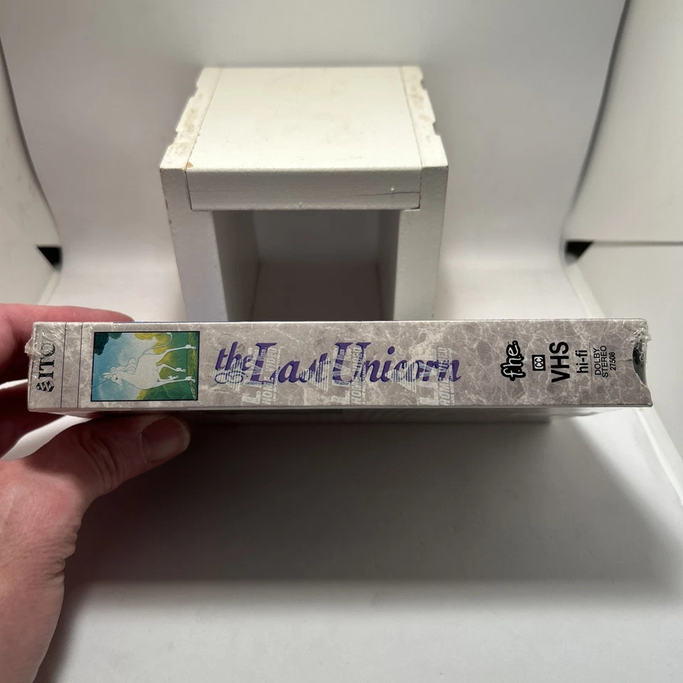 The Last Unicorn (VHS, 1994 Release) NEW FACTORY SEALED Watermarks! - Imagem 3 de 4