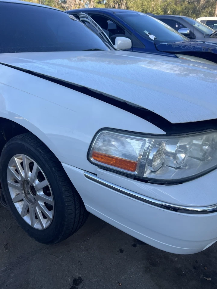 03-11 LINCOLN TOWN CAR Right Passenger Side Oem Fender Panel Only White - Image 2 of 4