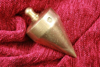 Plumb Bob Unvollständige Konstruktion. Zylinderkegel. Blei Bauweise unvollstä...