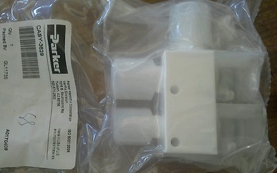 Parker Veriflo VLV 2STG 1/2 FLR IN 1/2 FLR OUT + 3/8 FLR OUT  CASY-3629 70100-83