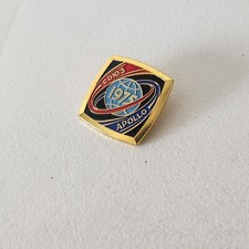 USSR SOVIET RUSSIAN LAPEL HAT JACKET PIN BADGE SPACE 1975 SOYUZ APOLLO