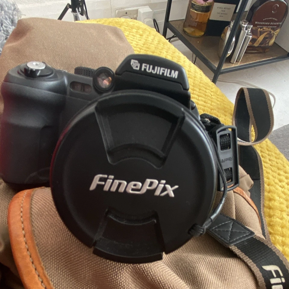 Fujifilm FinePix S9500 Bridge Camera 9MP 10.7x Zoom Black Hot Shoe Cap, photo 3 of 5