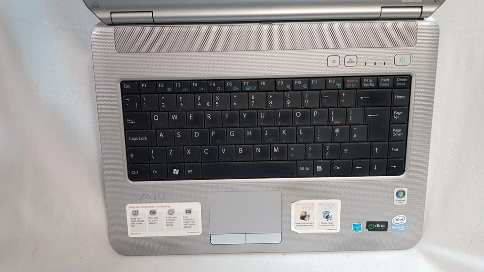 Sony vgn-ns20e 15.4" Laptop Intel Pentium Dual T3400 3GB 250GB, NO OS - Image 3 of 4