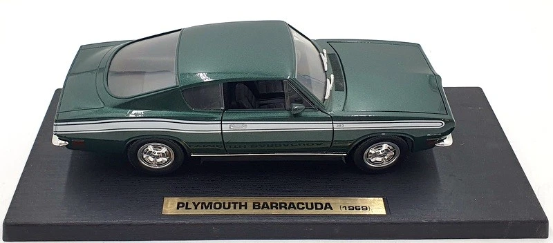 Road Legends 1/18 Scale Diecast 92178 - 1969 Plymouth Barracuda - Green - Image 4 of 4