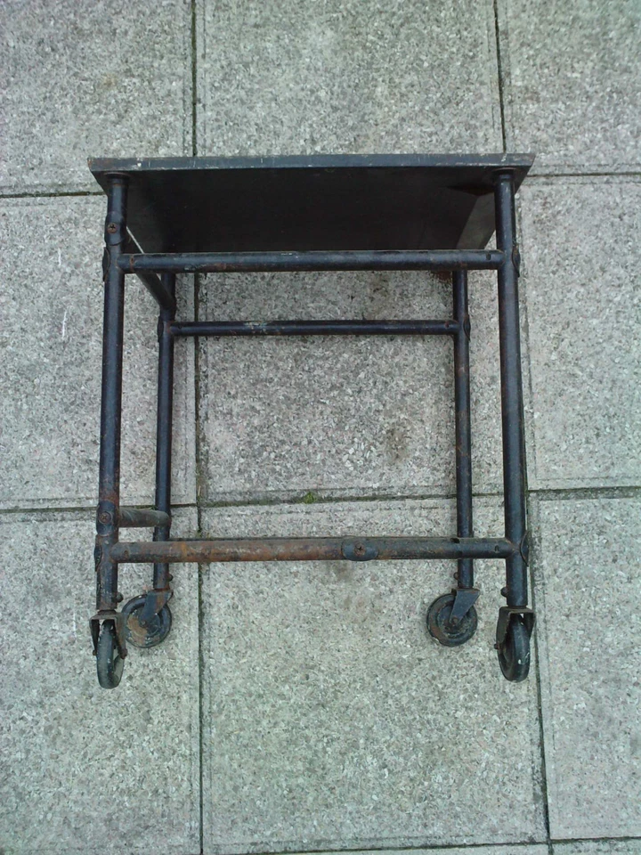 table de service roulante desserte a roulette rene HERBST ? - Photo 2/4