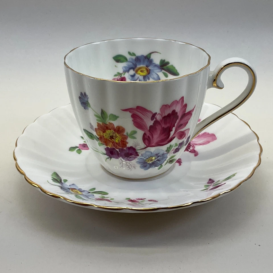 Royal Tuscan Fine Bone China Teacup & Saucer Set -Springtime - England - Image 2 of 4