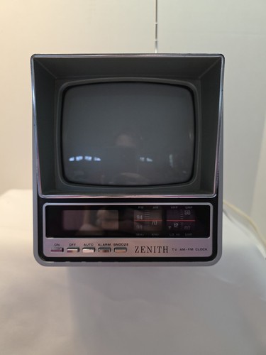 ZENITH Vintage 80s Model BT052S Radio Retro Portable 5" Mini TV Radio Works