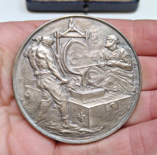 1910 SILVER FOUNDERS COMPANY EXHIBITION MEDAL MORTIMER BROWN PRIZE BOXED