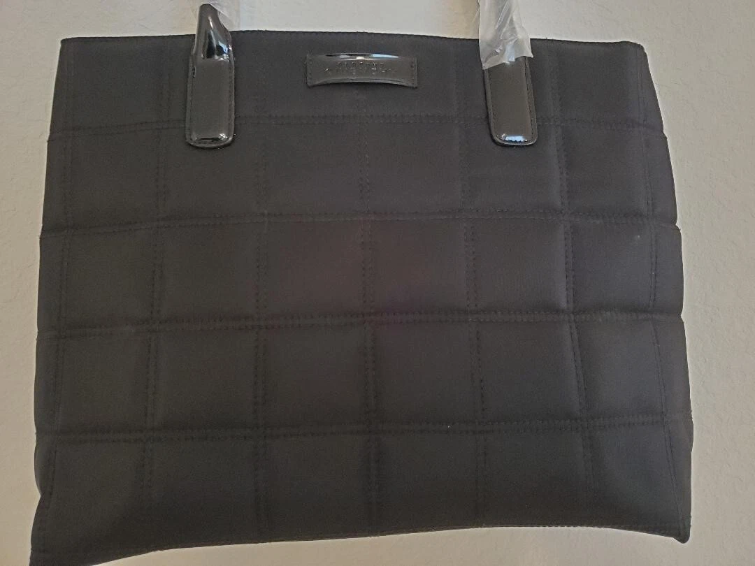 SAC FOURRE TOUT GIVENCHY NOIR MATELASS NYLON PARFUMS SAC FOURRE TOUT NOIR TOU
