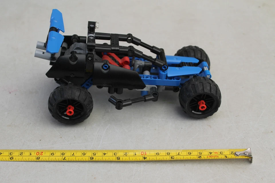 LEGO Technic 42010 Off-Road Racer, photo 2 sur 2