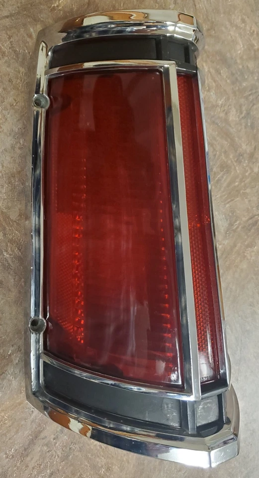 Lente y bisel de luz trasera Buick Estate Wagon 71 72 73 LH OE GM Foto 3 de 4