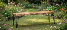 Holzbank mit Metallgestell im zeitgenössischen Design für Innenräume