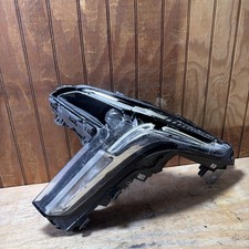 2019 - 2023 Cadillac XT4 Headlight Assembly OEM 84460949 DAMAGED 