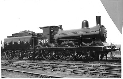 LNER - EX GREAT EAST - E4 2-4-0 - 7415 - VINTAGE BILD - L4971