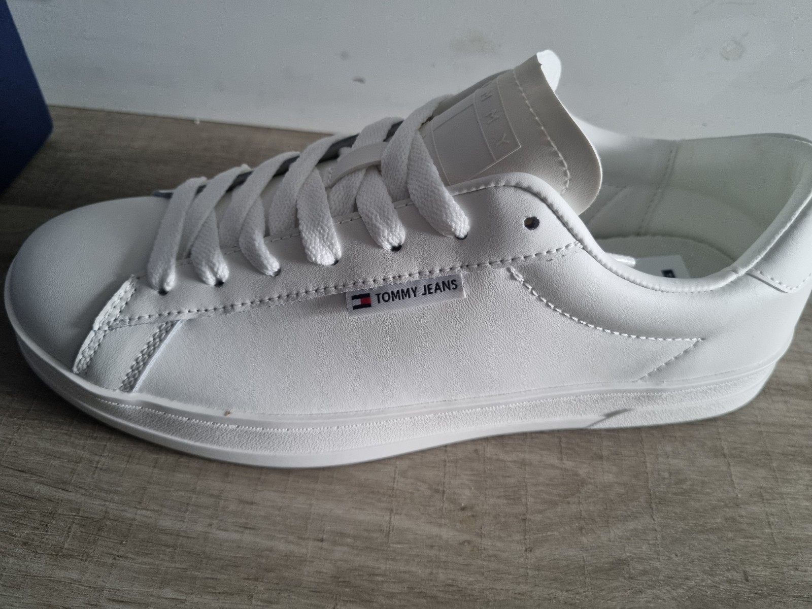 Tommy Jeans Women's White Leather Cupsole Trainers UK 7 EUR 41 image 4
