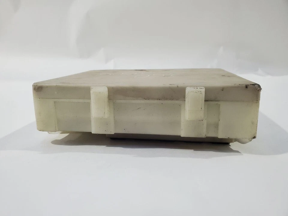 2004 2005 2006 Nissan Titan OEM Fuse Box 5.6L 284b67s002 - Image 3 of 4