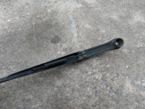 MITSUBISHI SHOGUN MK3 REAR WIPER ARM - Picture 2 of 2
