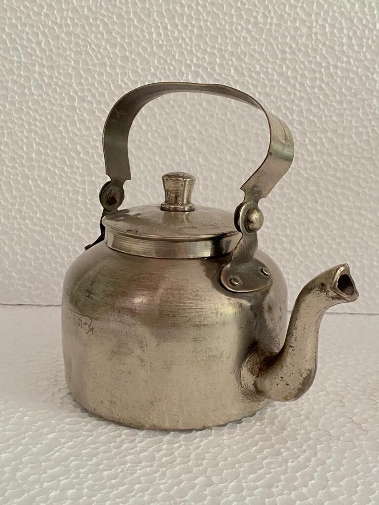 OLD VINTAGE BRASS TEA COFFEE KETTLE / POT WITH HANDLE & LID
