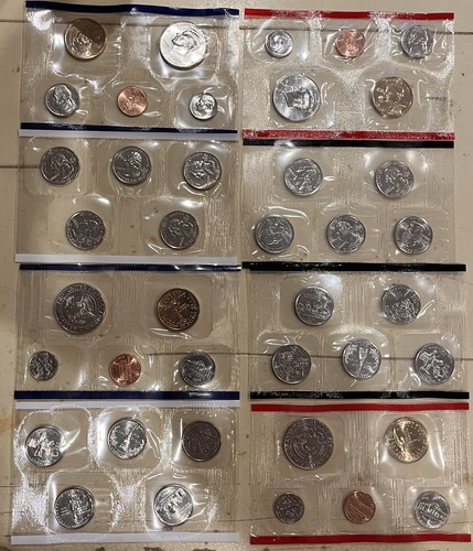 Two 2000 United States Uncirculated Mint Sets - 40 Coins In All - Picture 2 of 2