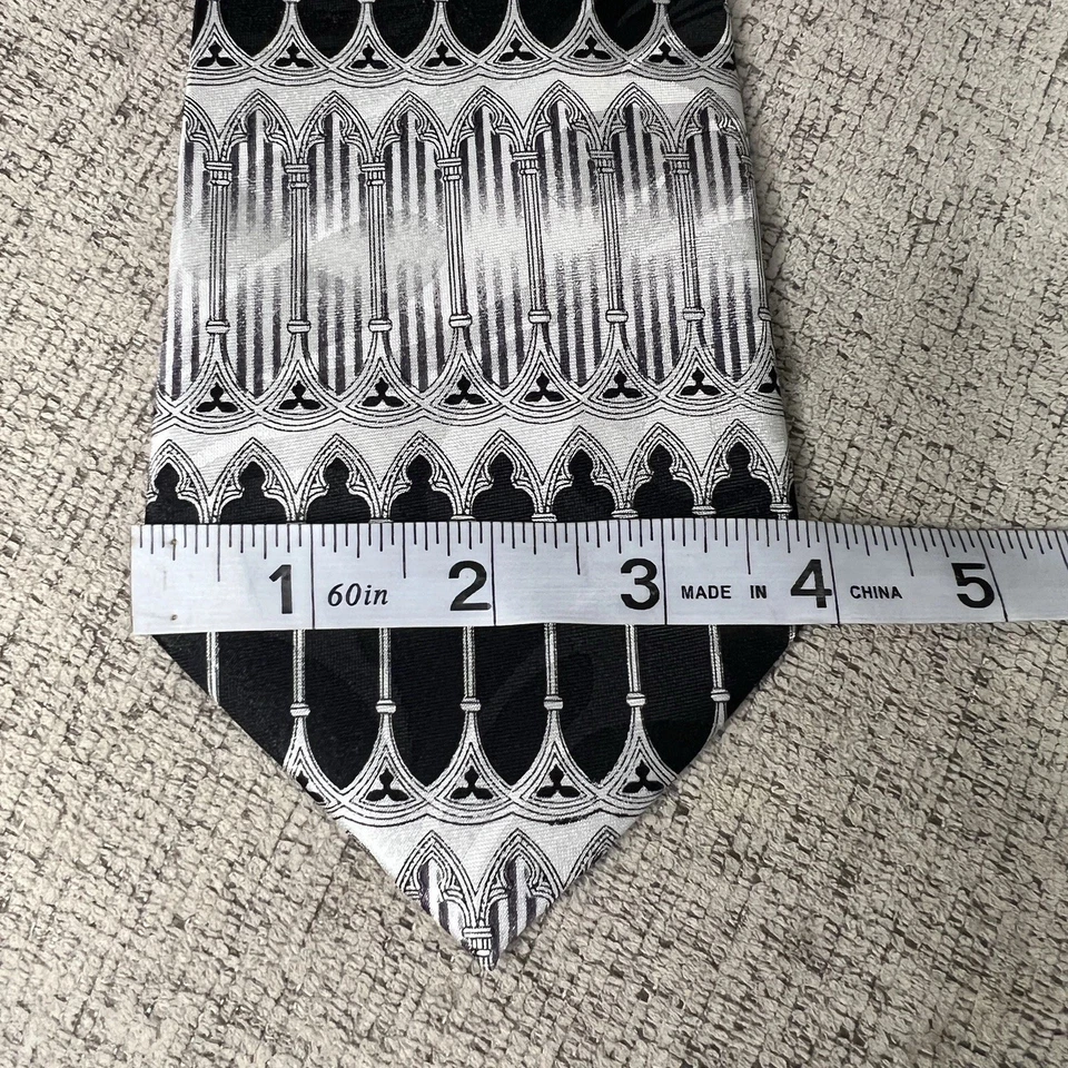 Corbata de seda Berlioni negra plateada geométrica gótica patrón de arco formal para hombre Foto 4 de 4