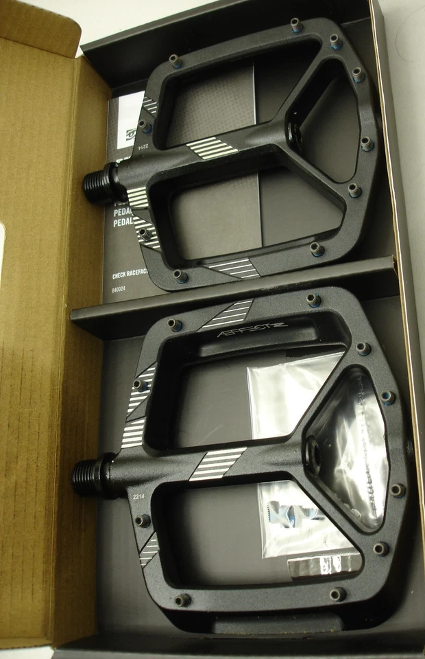 ПЕДАЛИ ДЛЯ ГОРНОГО ВЕЛОСИПЕДА RACEFACE AEFFECT R ЧЕРНЫЕ С ПЛОСКОЙ ПЛАТФОРМОЙ - Изображение 3 из 4