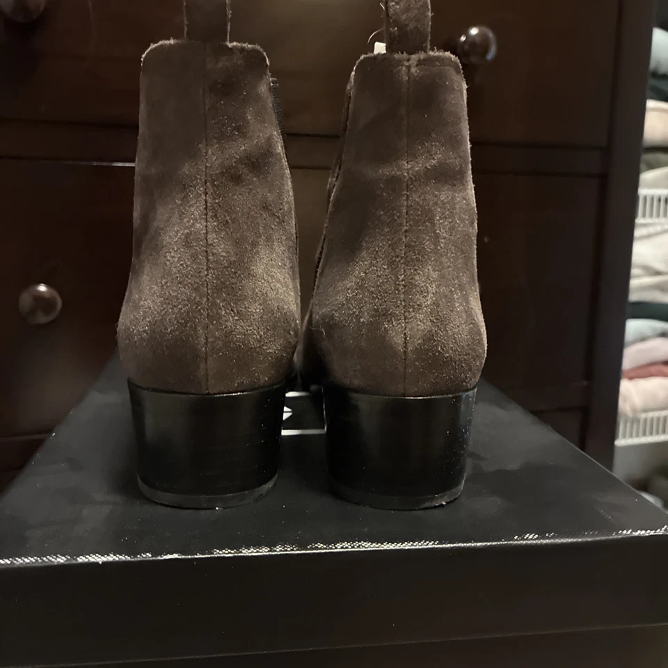 Botas de tornozelo Marc Fisher Chelsea camurça marrom tamanho 7,5 em excelente estado usado - Imagem 4 de 4