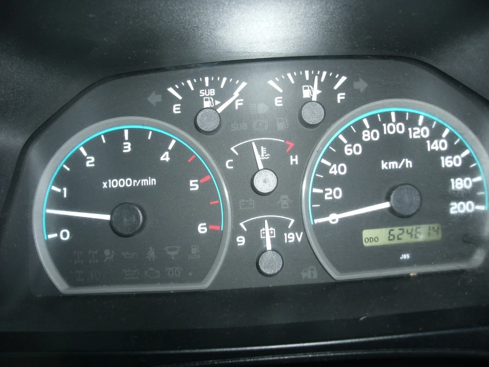 LANDCRUISER VDJ79 GXL 2010 1VD-FTV TURBO DIESEL CAB CHASSIS --30 K CASH - image 2 of 4