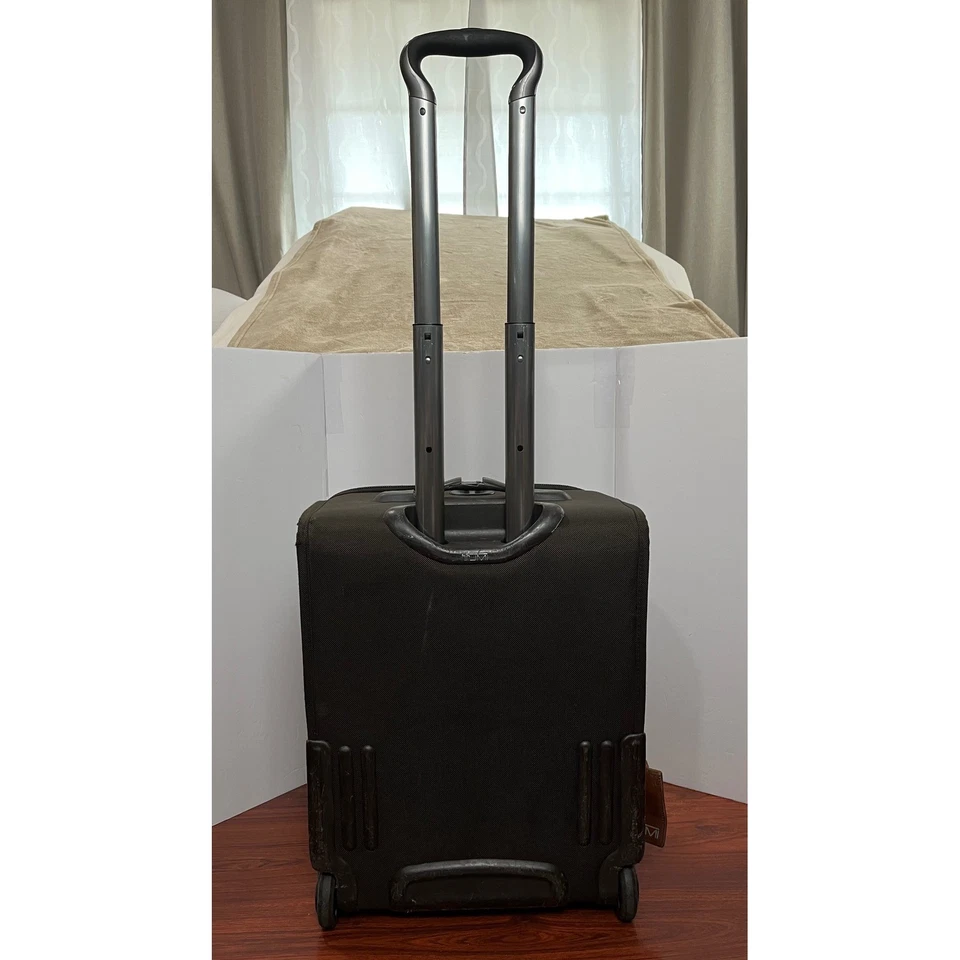 Bolsa de viaje Tumi con ruedas 22021ESH marrón verdoso Foto 2 de 4