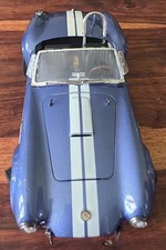 Road Signature Shelby Cobra 427S/C 1964 Metallic Blue/White Stripes 1:18 Diecast