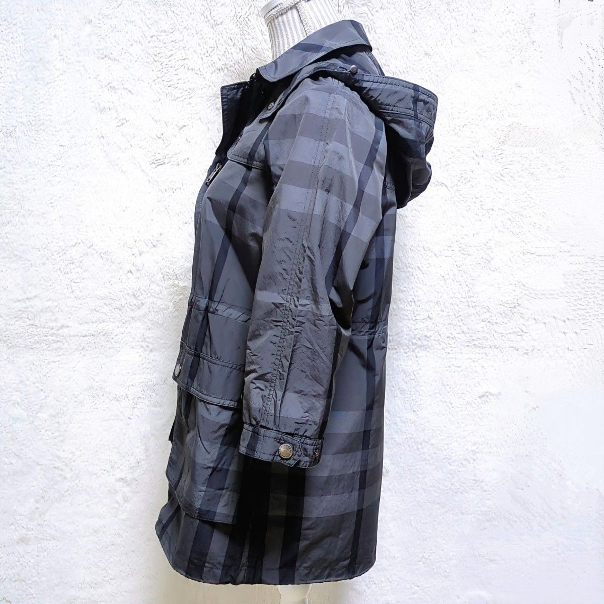 Excellent Condition  Raincoat Light Outer Nova Ch… - image 4