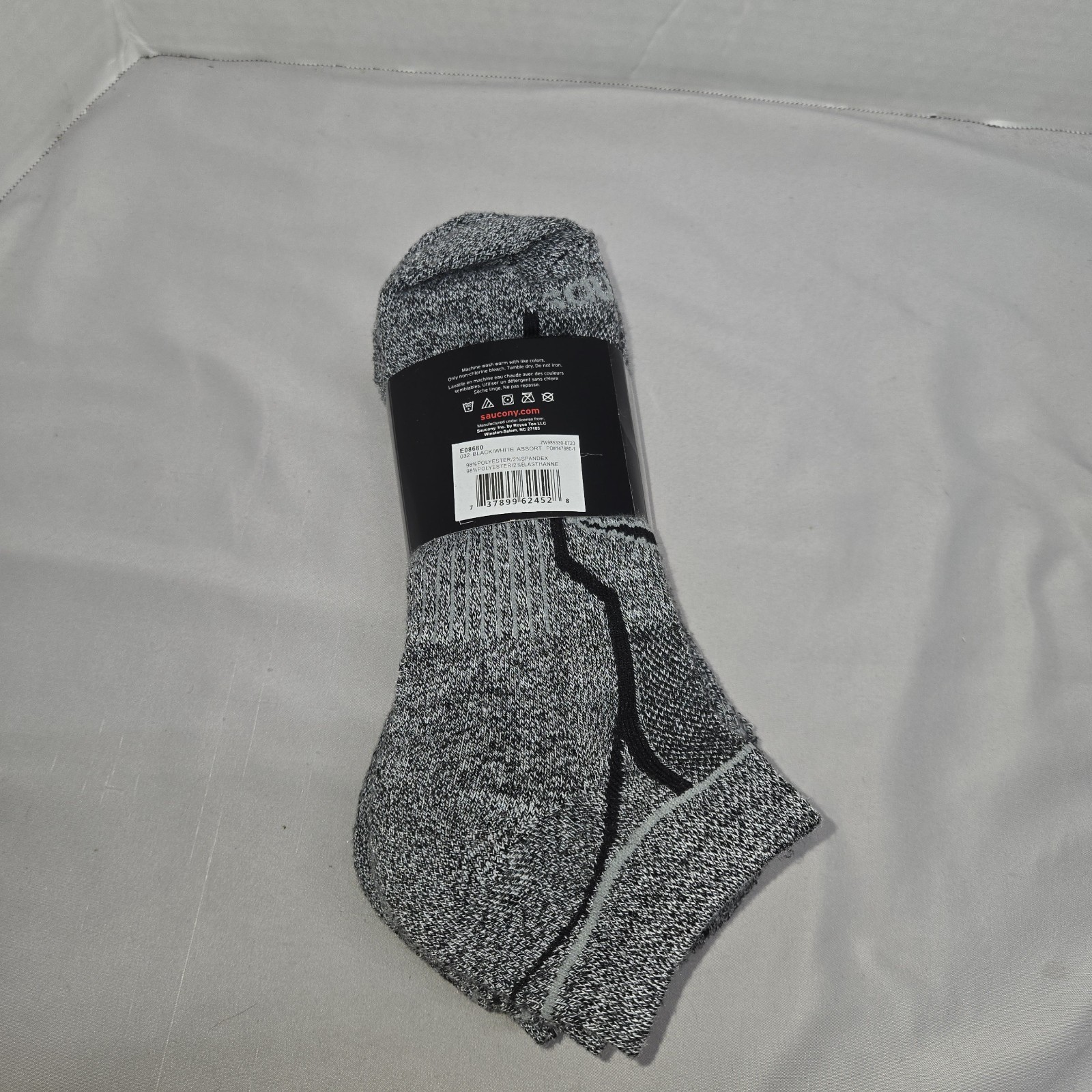 Saucony Performance No Show Socks 6 Pack Sz L Fits 8-12 Mens Nwot thumbnail 2