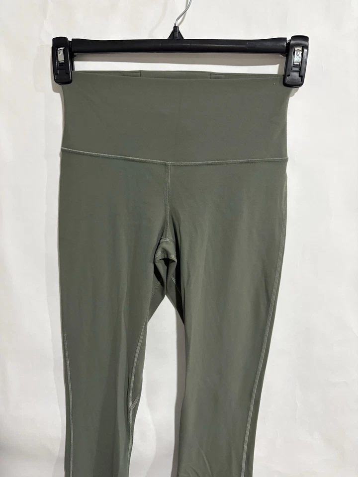 Женские леггинсы Lululemon Align Flare оливково-зеленые с высокой посадкой размер 6 - Изображение 3 из 4