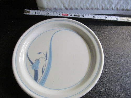 *Figgjo Norway Flower SALAD PLATE 7.75" Vitro Porcelain Gourmet WHITE & BLUE - 第 1/2 張圖片