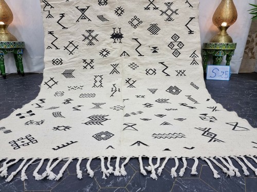Moroccan Handmade Kilim Zanafi Rug 4'8"x8'3" Berber Abstract White Black Carpet - Picture 3 of 12