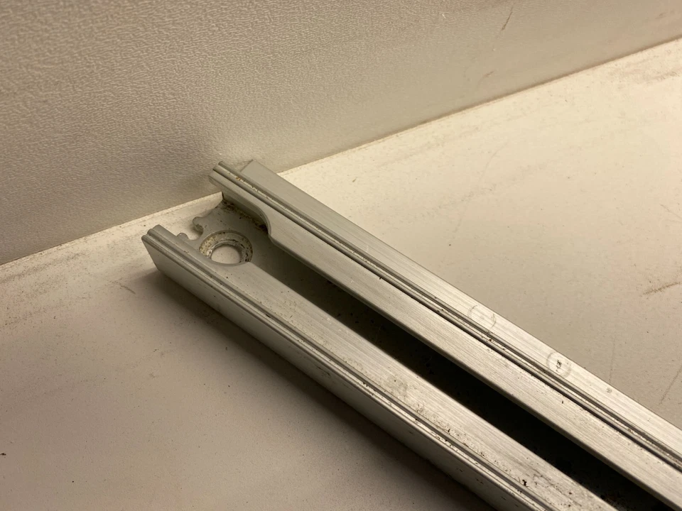 2010-2012 CADILLAC SRX compartimento de carga traseiro direito piso caminhão roda fabricante de equipamento original - Imagem 2 de 4