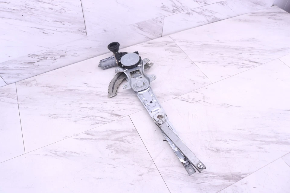 15-20 INFINITI Q50 MONTAJE REGULADOR MOTOR VENTANA LADO CONDUCTOR TRASERO IZQUIERDO OEM Foto 3 de 4