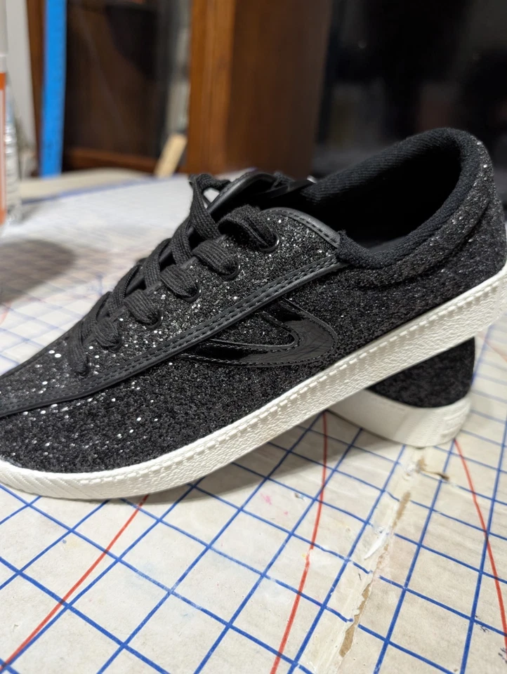 Zapatillas negras brillo Foto 2 de 4