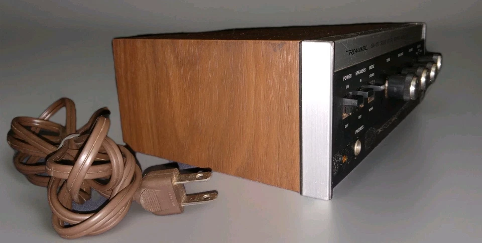 Amplificador estéreo de estado sólido realista SA-101 31-1983 - Liga/não testado - Imagem 3 de 4