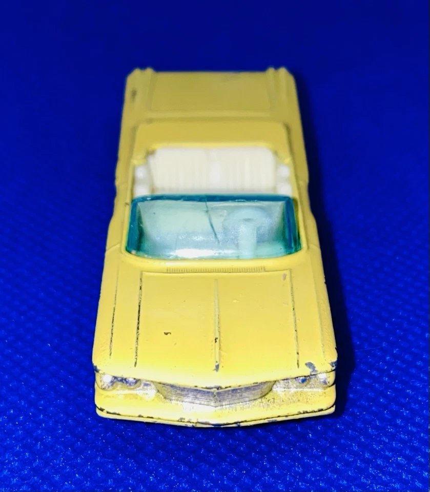 Vintage Matchbox Pontiac Convertible Car No. 39 Yellow Lesney 1960's - Image 2 of 3