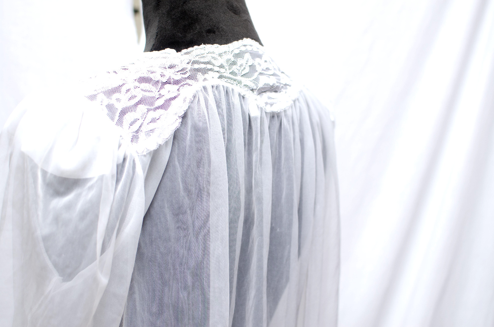 Vintage Val Mode Sheer White Lace Trimmed Bridal … - image 6